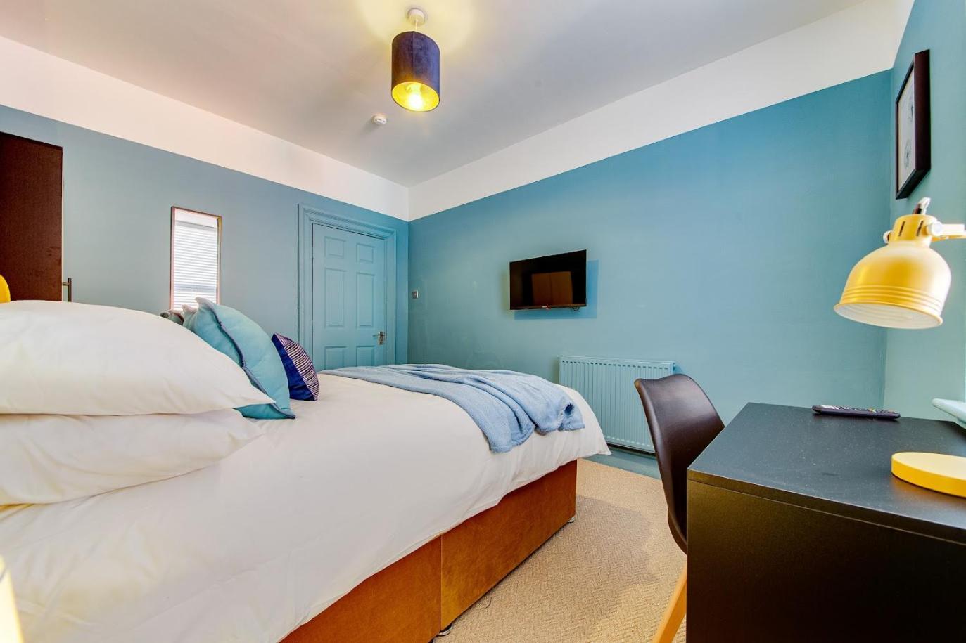 The Rockfield By Serene Stylish 6br Near Anfield With Bar Parking Virgin Media And Fast Wifi Guest house