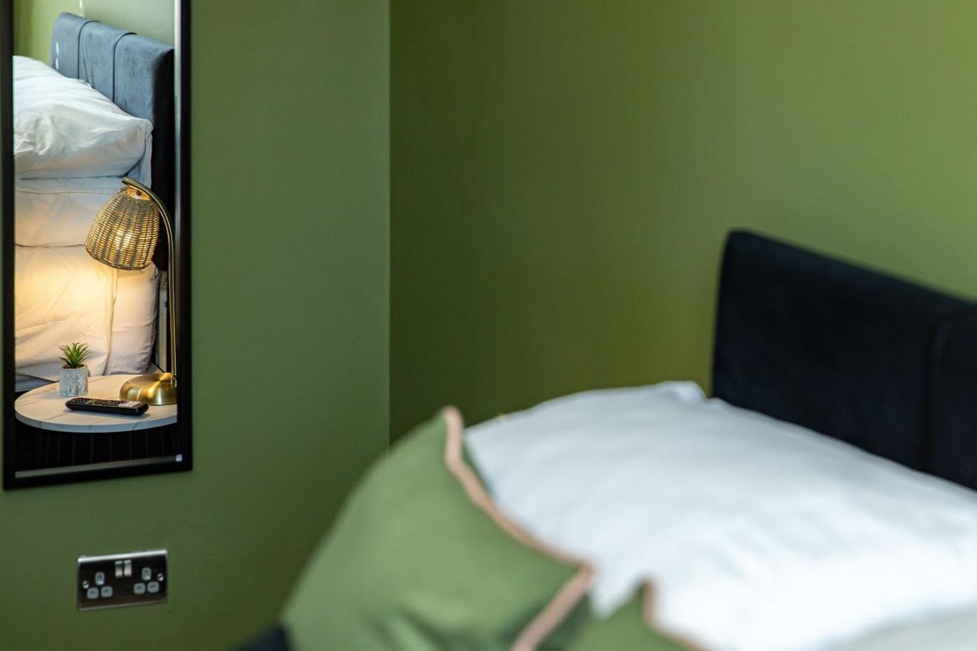 Guest house The Rockfield By Serene Stylish 6br Near Anfield With Bar Parking Virgin Media And Fast Wifi Liverpool