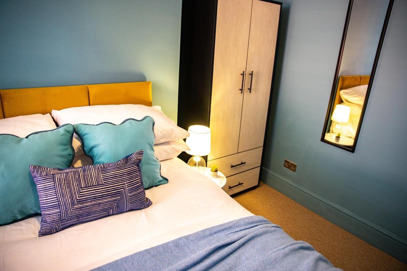 The Rockfield By Serene Stylish 6br Near Anfield With Bar Parking Virgin Media And Fast Wifi Guest house