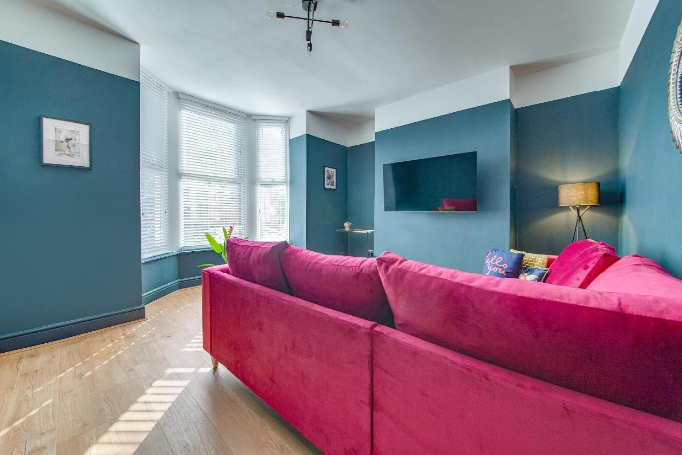 The Rockfield By Serene Stylish 6br Near Anfield With Bar Parking Virgin Media And Fast Wifi