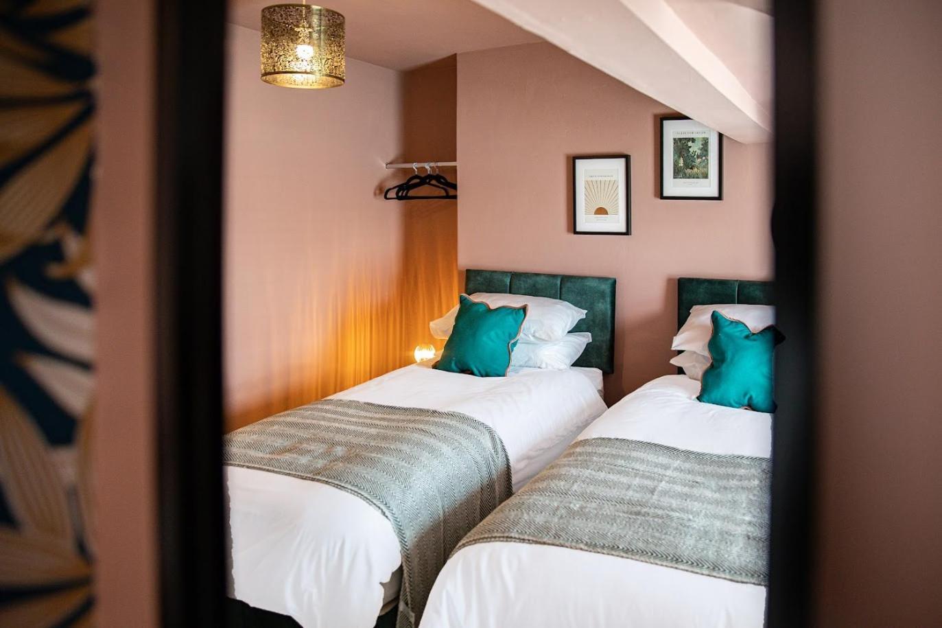 The Rockfield By Serene Stylish 6br Near Anfield With Bar Parking Virgin Media And Fast Wifi Gasthuis