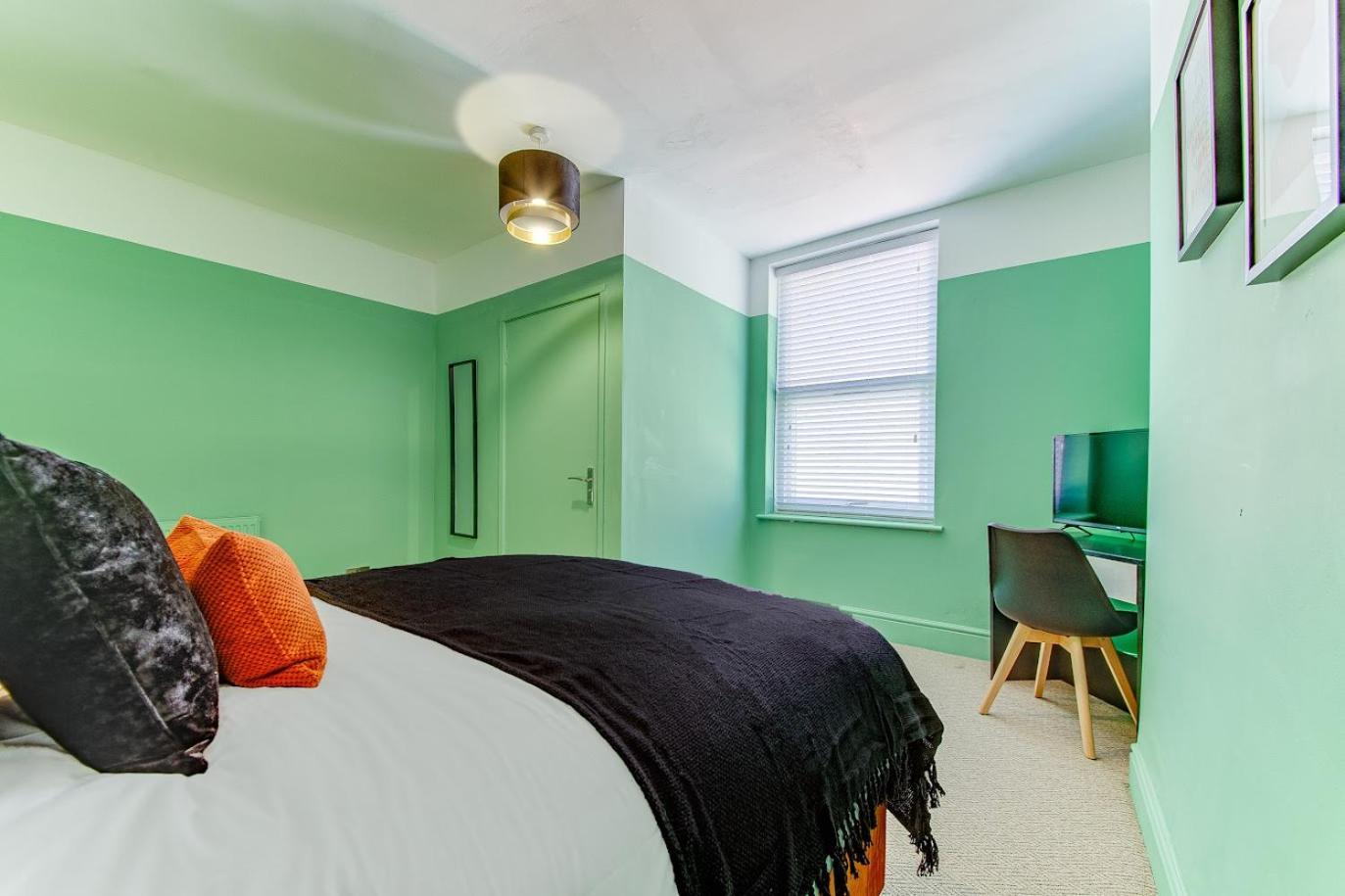 Gasthuis The Rockfield By Serene Stylish 6br Near Anfield With Bar Parking Virgin Media And Fast Wifi