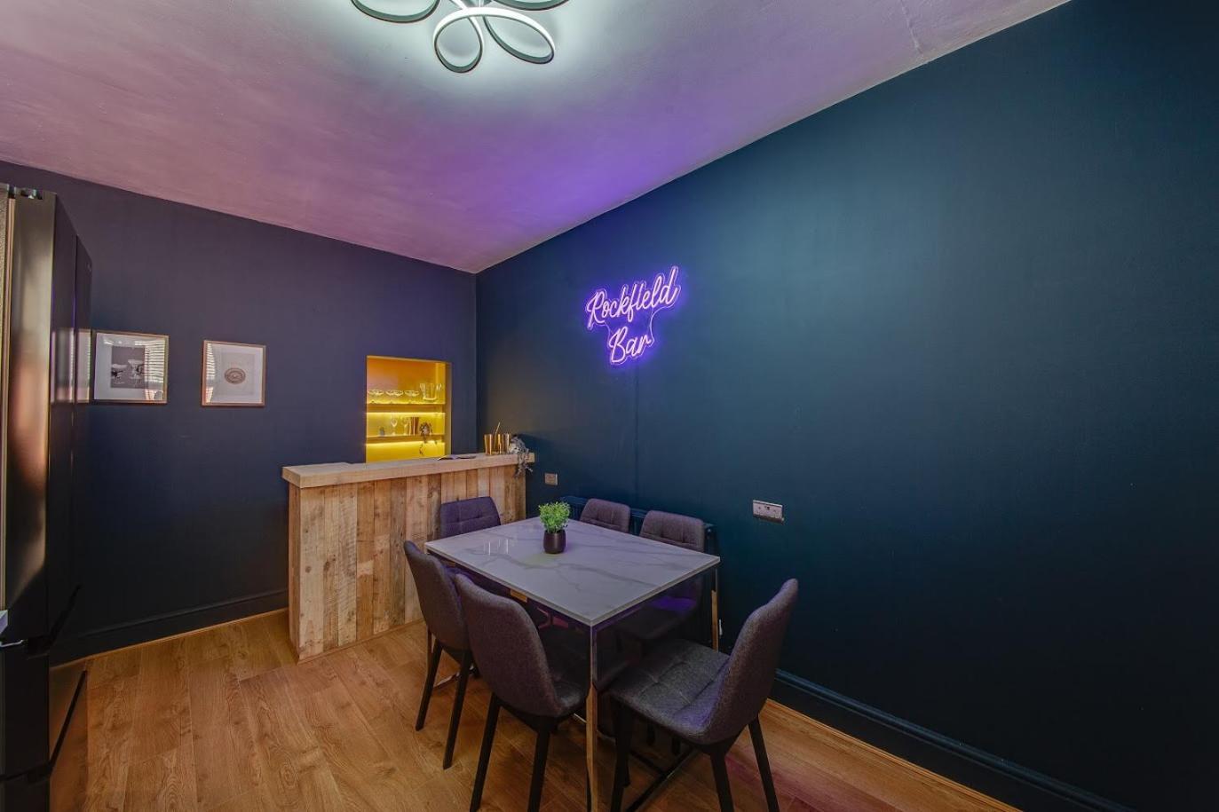 The Rockfield By Serene Stylish 6br Near Anfield With Bar Parking Virgin Media And Fast Wifi Gasthuis *