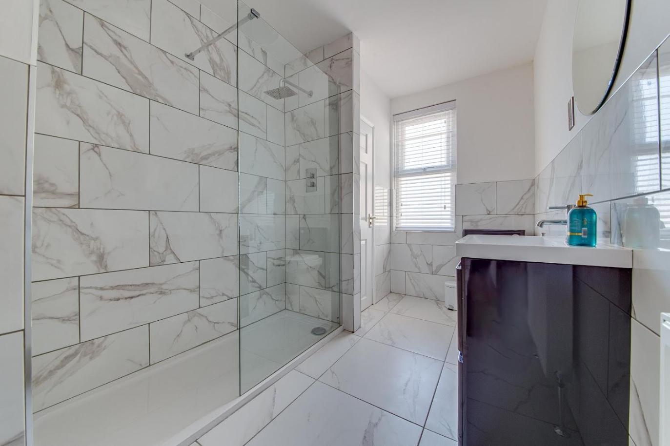 The Rockfield By Serene Stylish 6br Near Anfield With Bar Parking Virgin Media And Fast Wifi * Liverpool