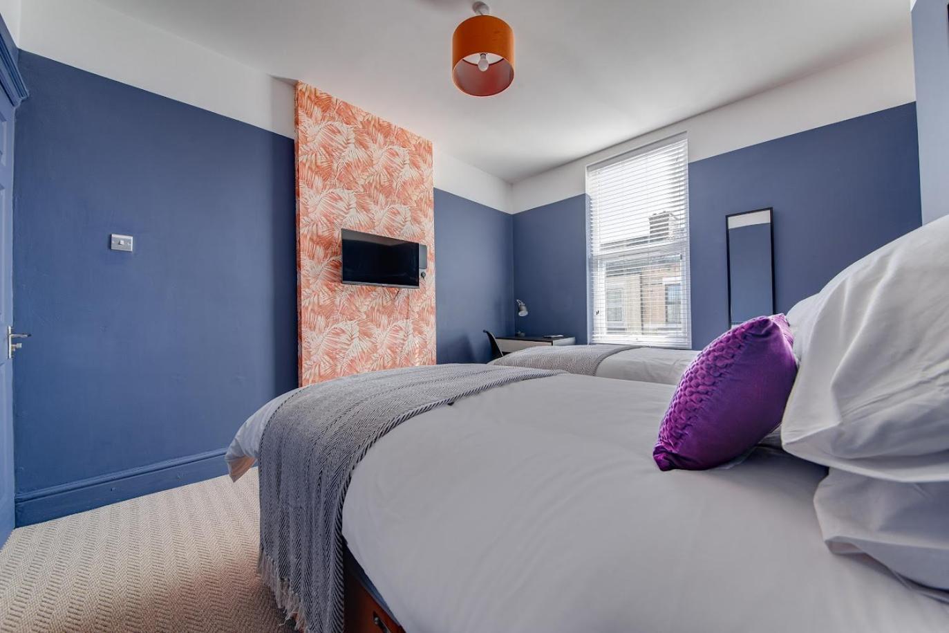 The Rockfield By Serene Stylish 6br Near Anfield With Bar Parking Virgin Media And Fast Wifi