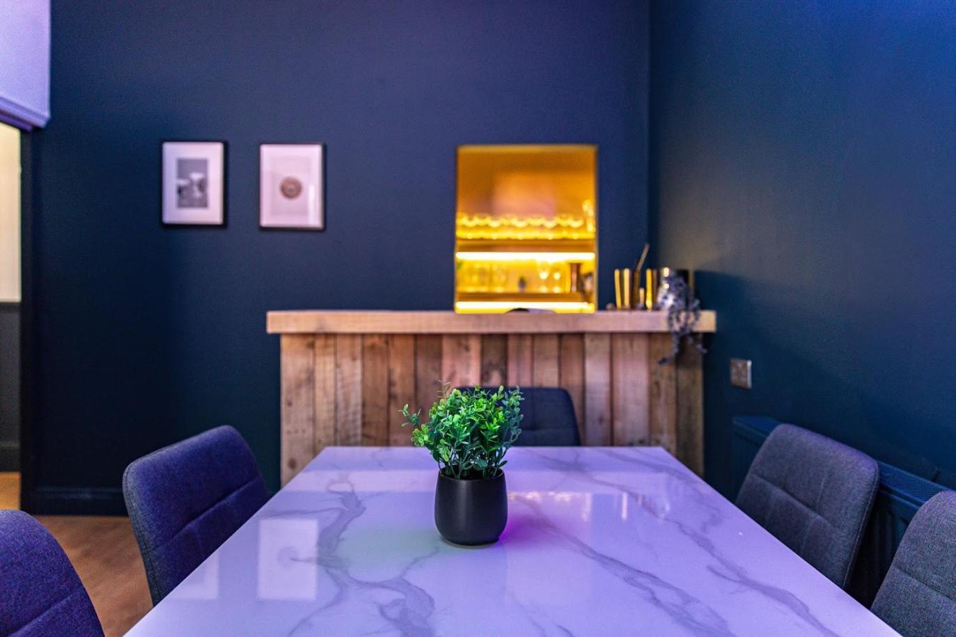 Gasthuis The Rockfield By Serene Stylish 6br Near Anfield With Bar Parking Virgin Media And Fast Wifi