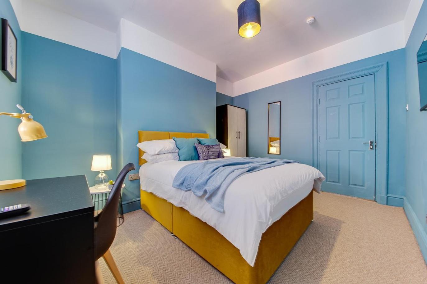 The Rockfield By Serene Stylish 6br Near Anfield With Bar Parking Virgin Media And Fast Wifi