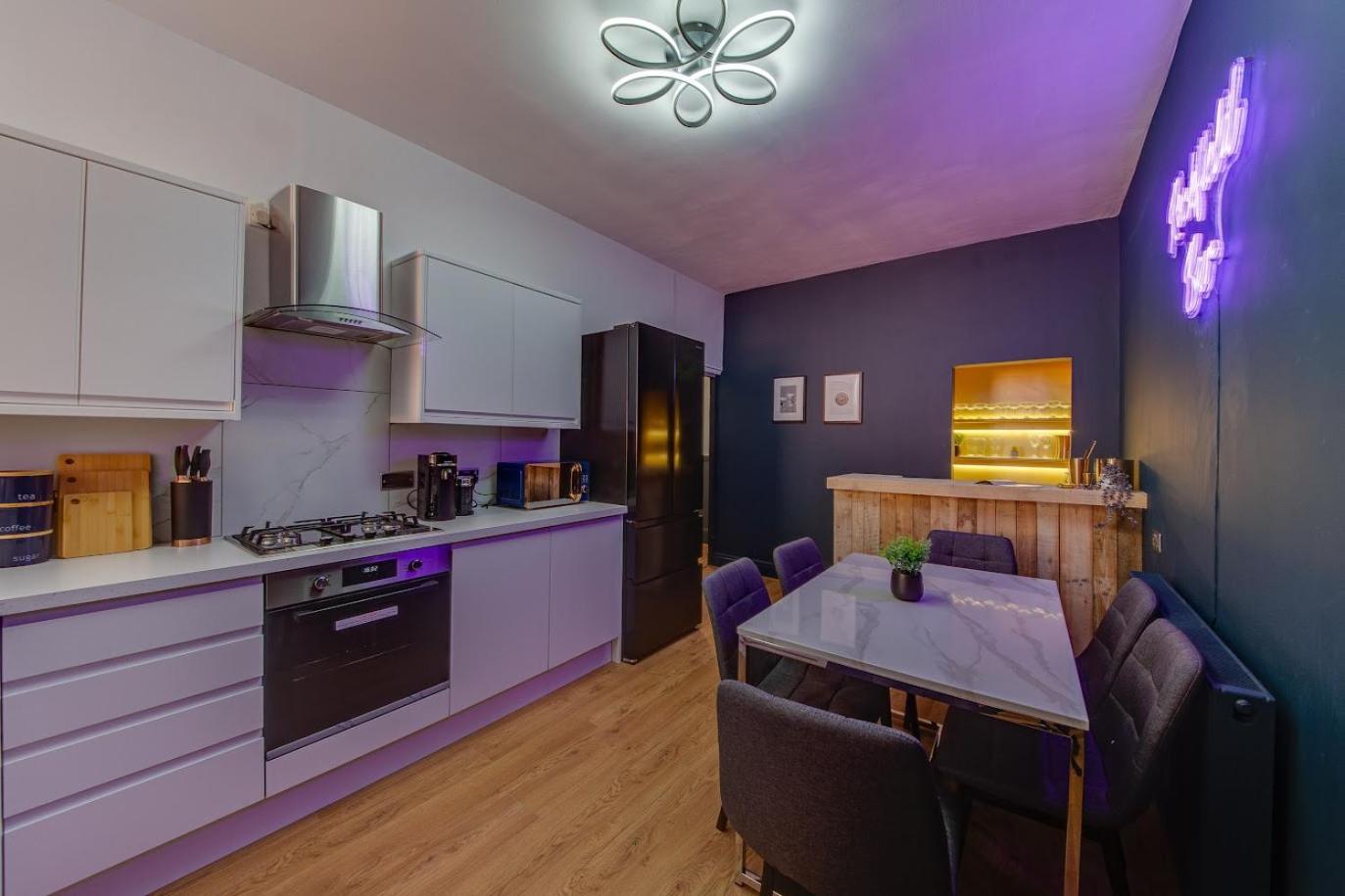Gasthuis The Rockfield By Serene Stylish 6br Near Anfield With Bar Parking Virgin Media And Fast Wifi *